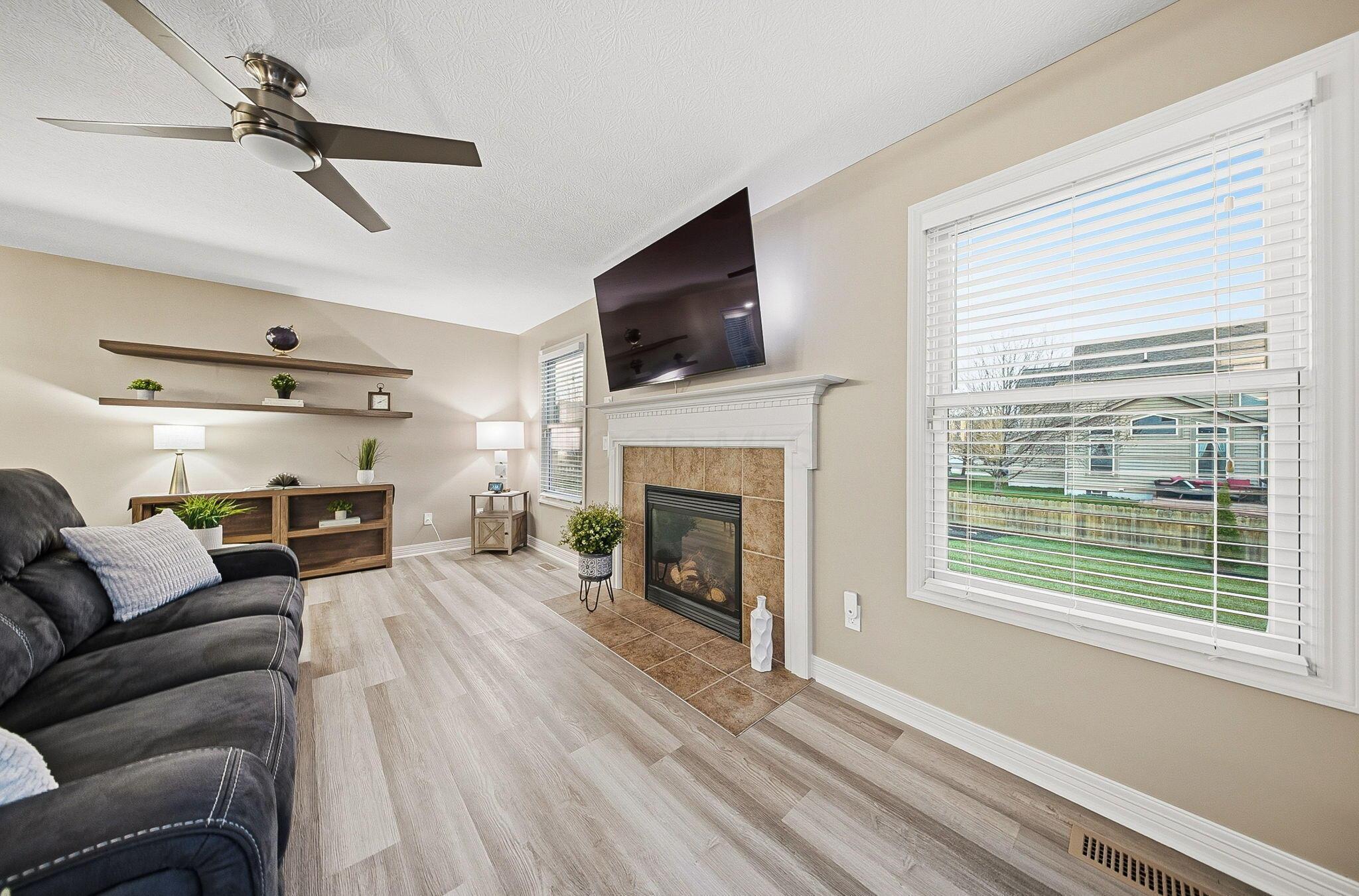 565 Apple Valley Circle