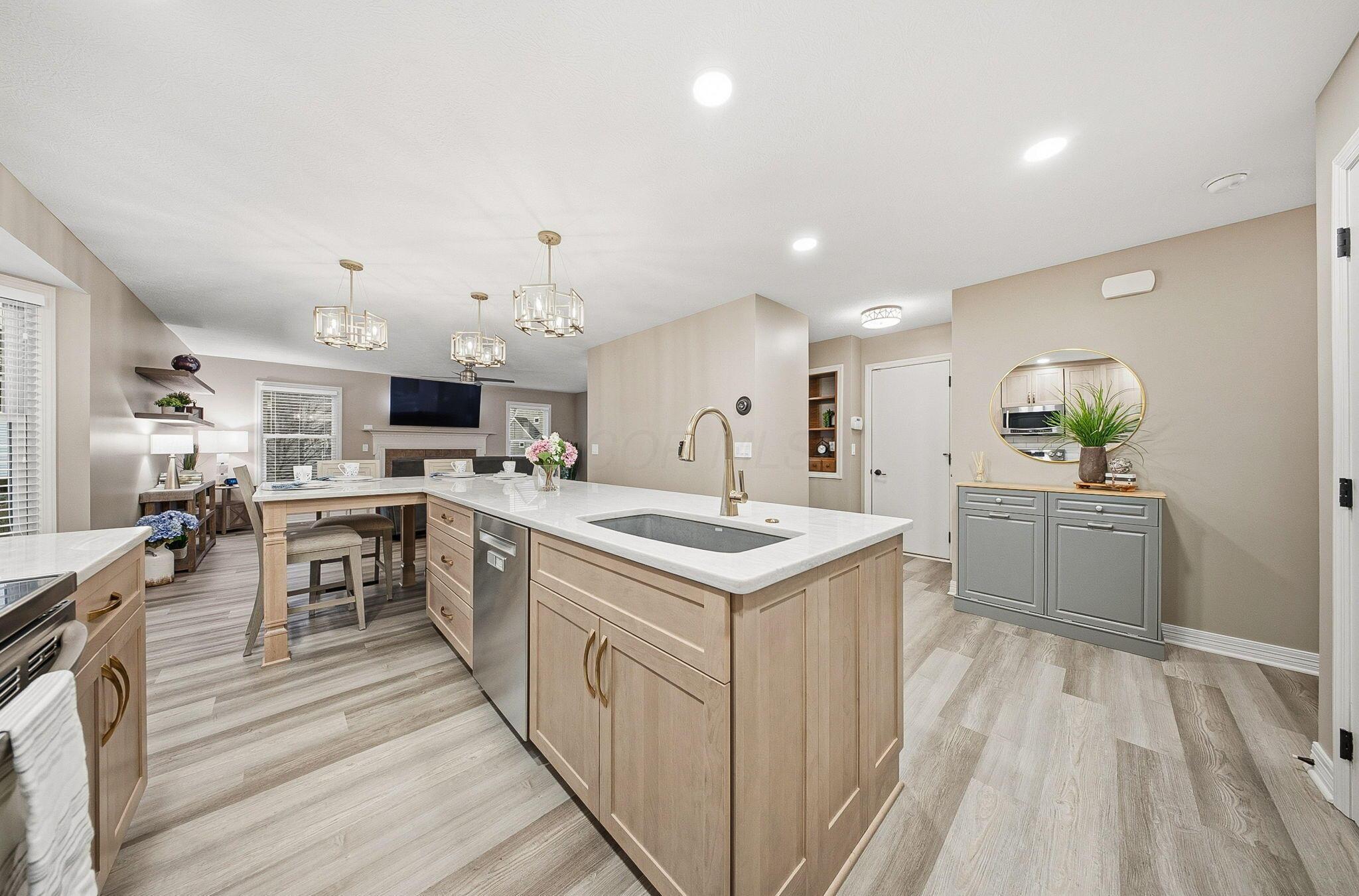 565 Apple Valley Circle