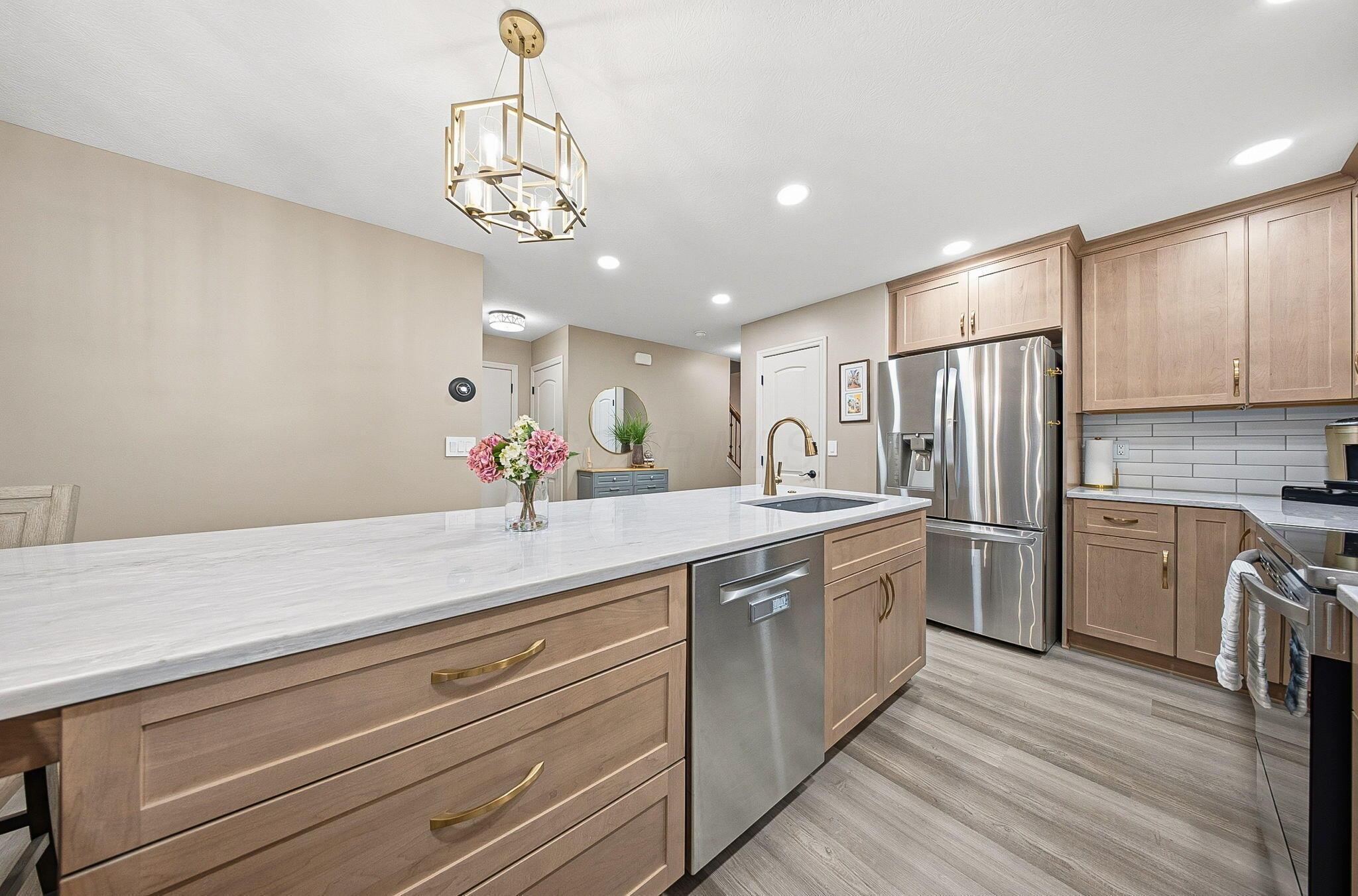 565 Apple Valley Circle