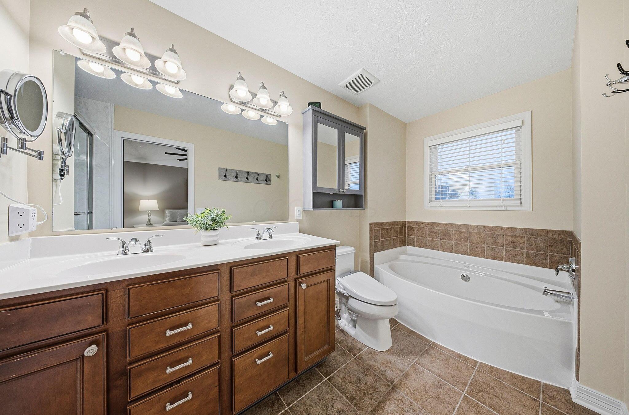 565 Apple Valley Circle