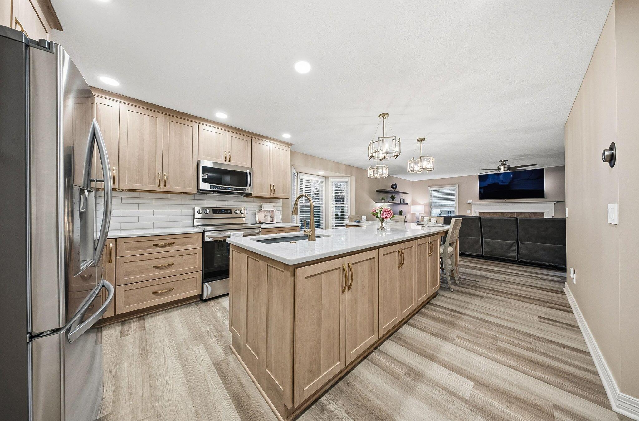 565 Apple Valley Circle