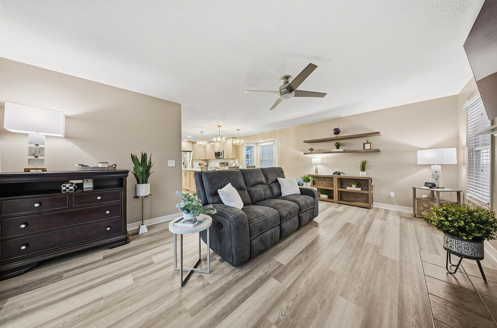 565 Apple Valley Circle