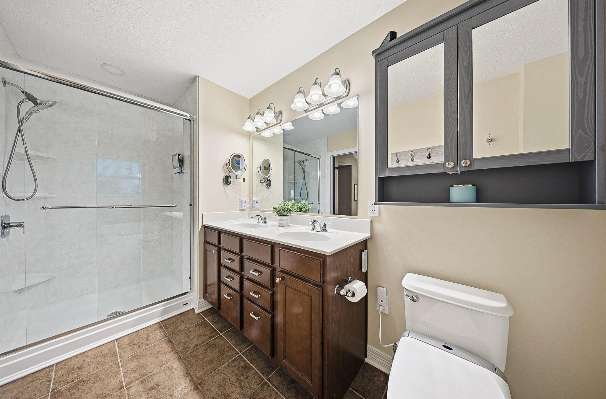 565 Apple Valley Circle