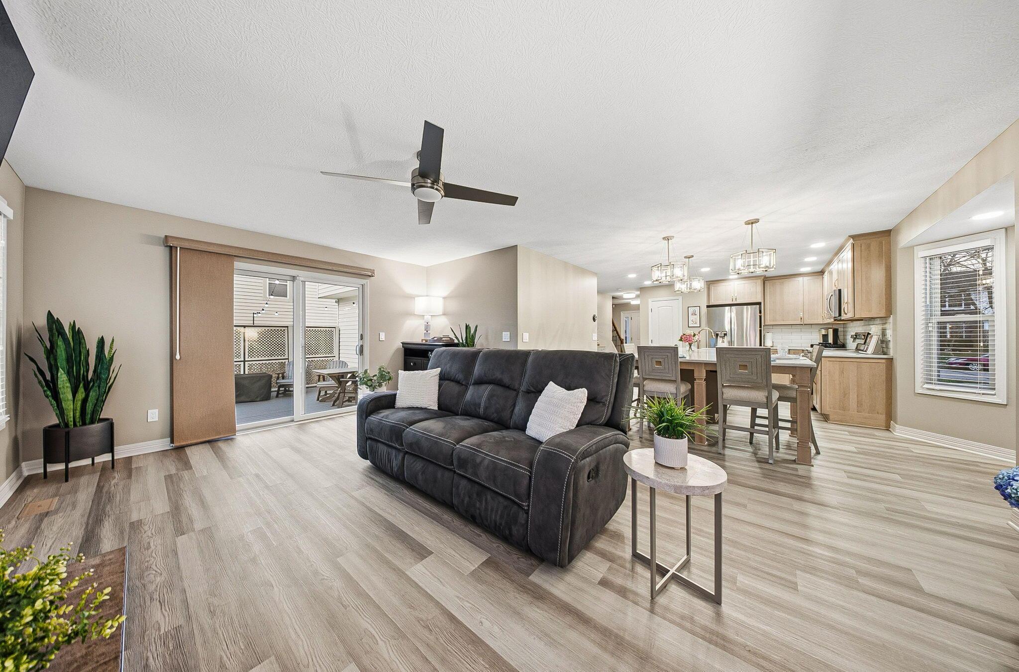 565 Apple Valley Circle