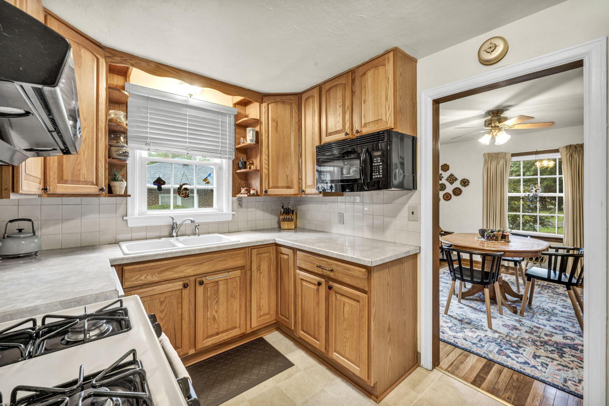 319 Canyon Drive S
