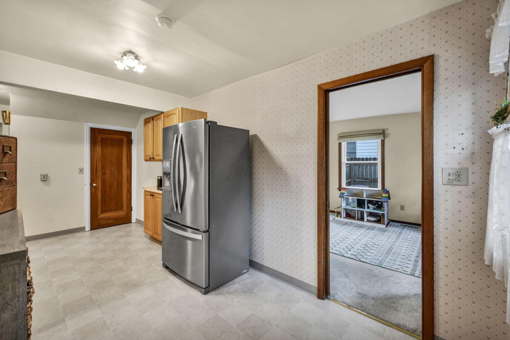 319 Canyon Drive S