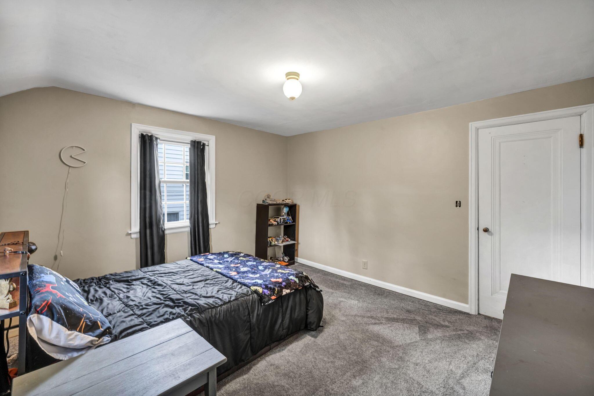 319 Canyon Drive S