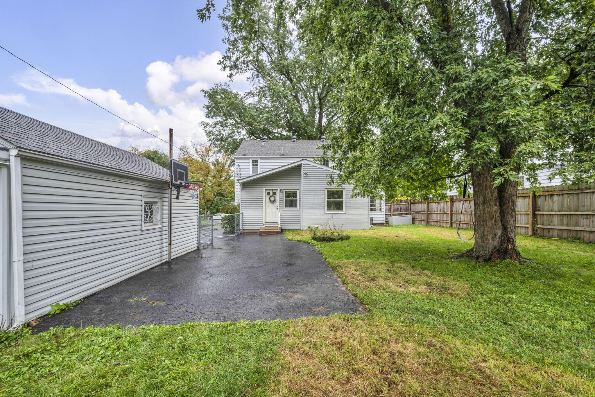 319 Canyon Drive S