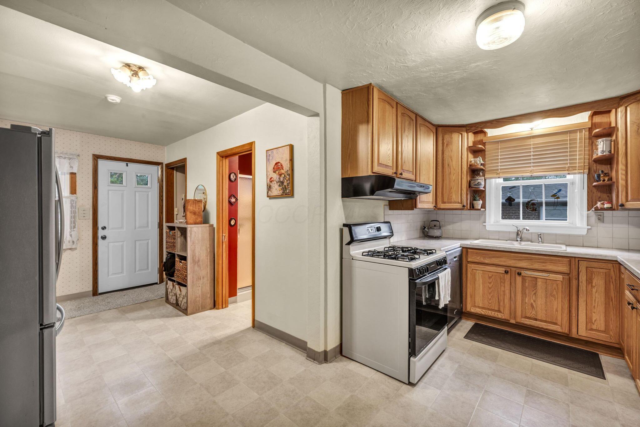 319 Canyon Drive S