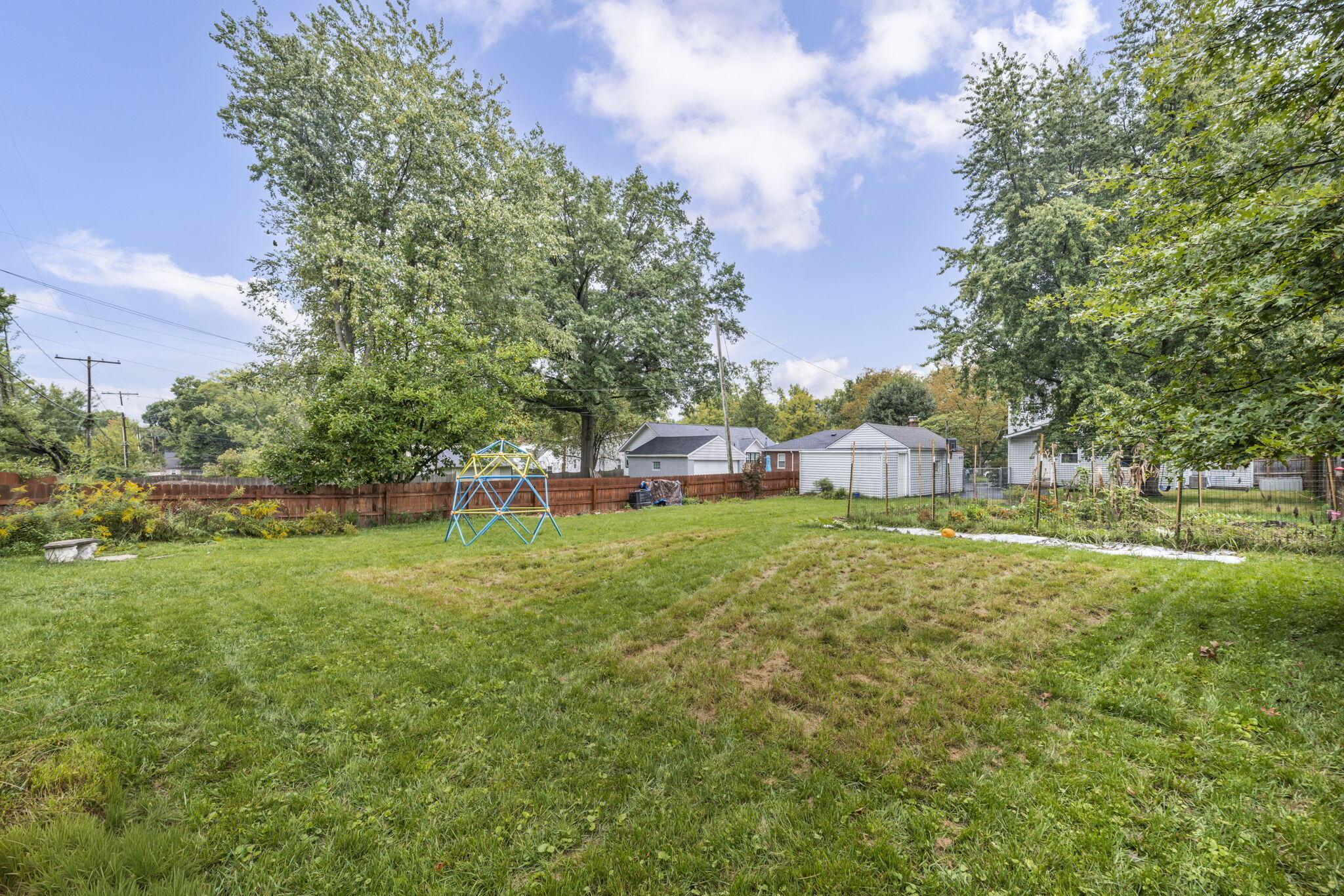 319 Canyon Drive S