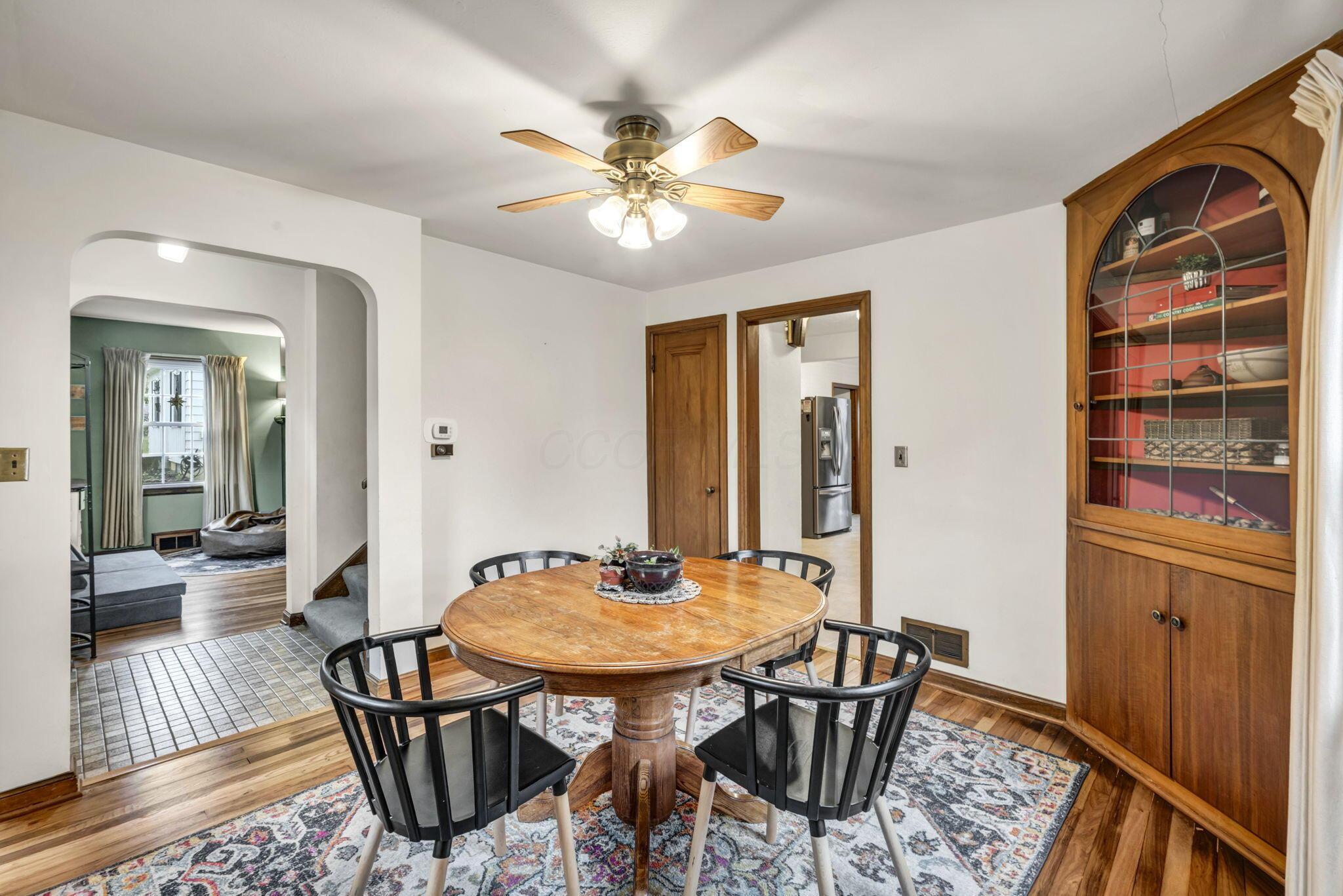 319 Canyon Drive S