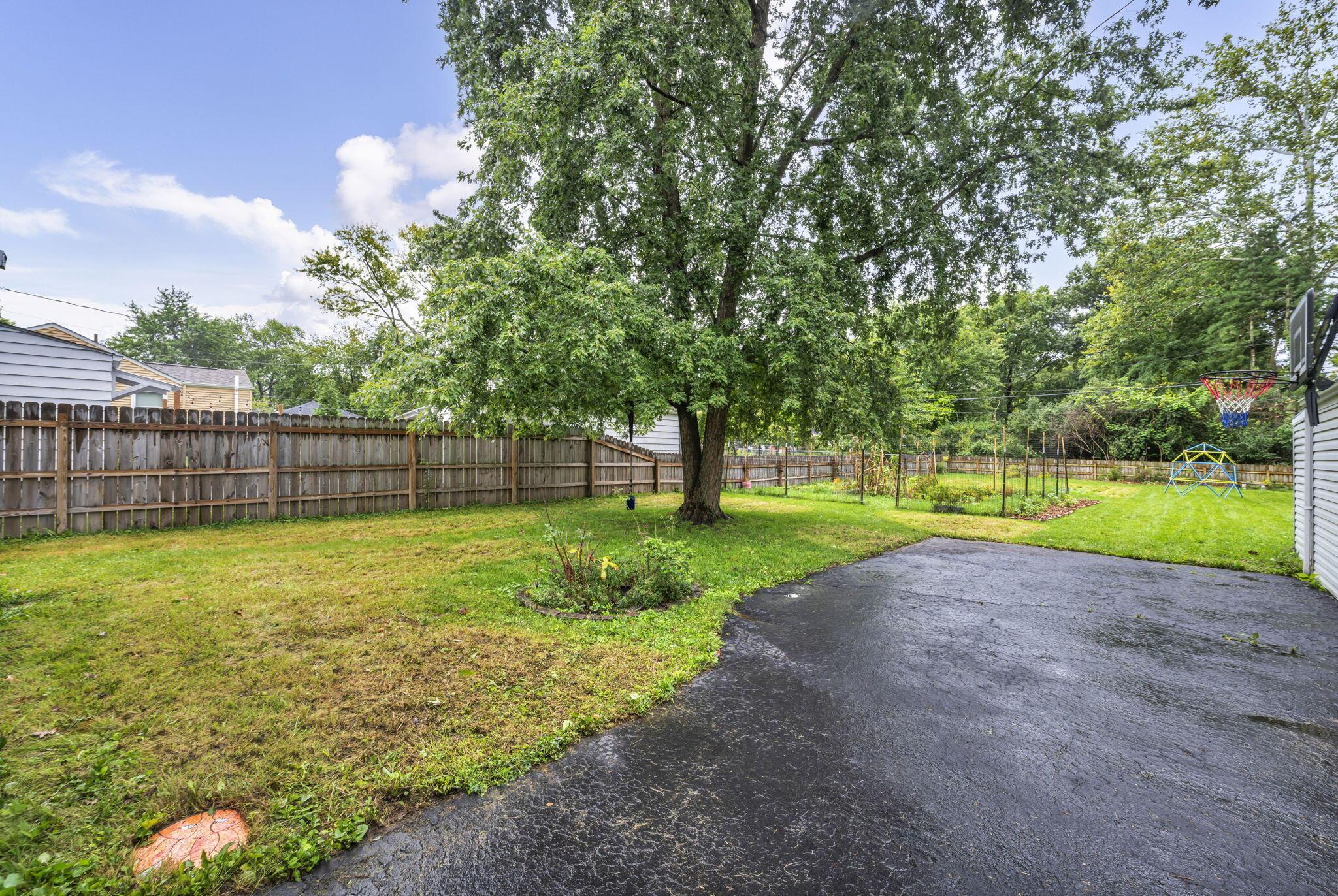 319 Canyon Drive S
