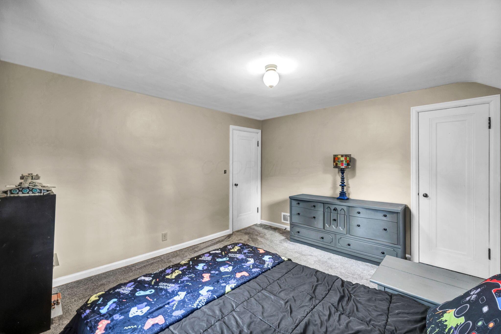 319 Canyon Drive S