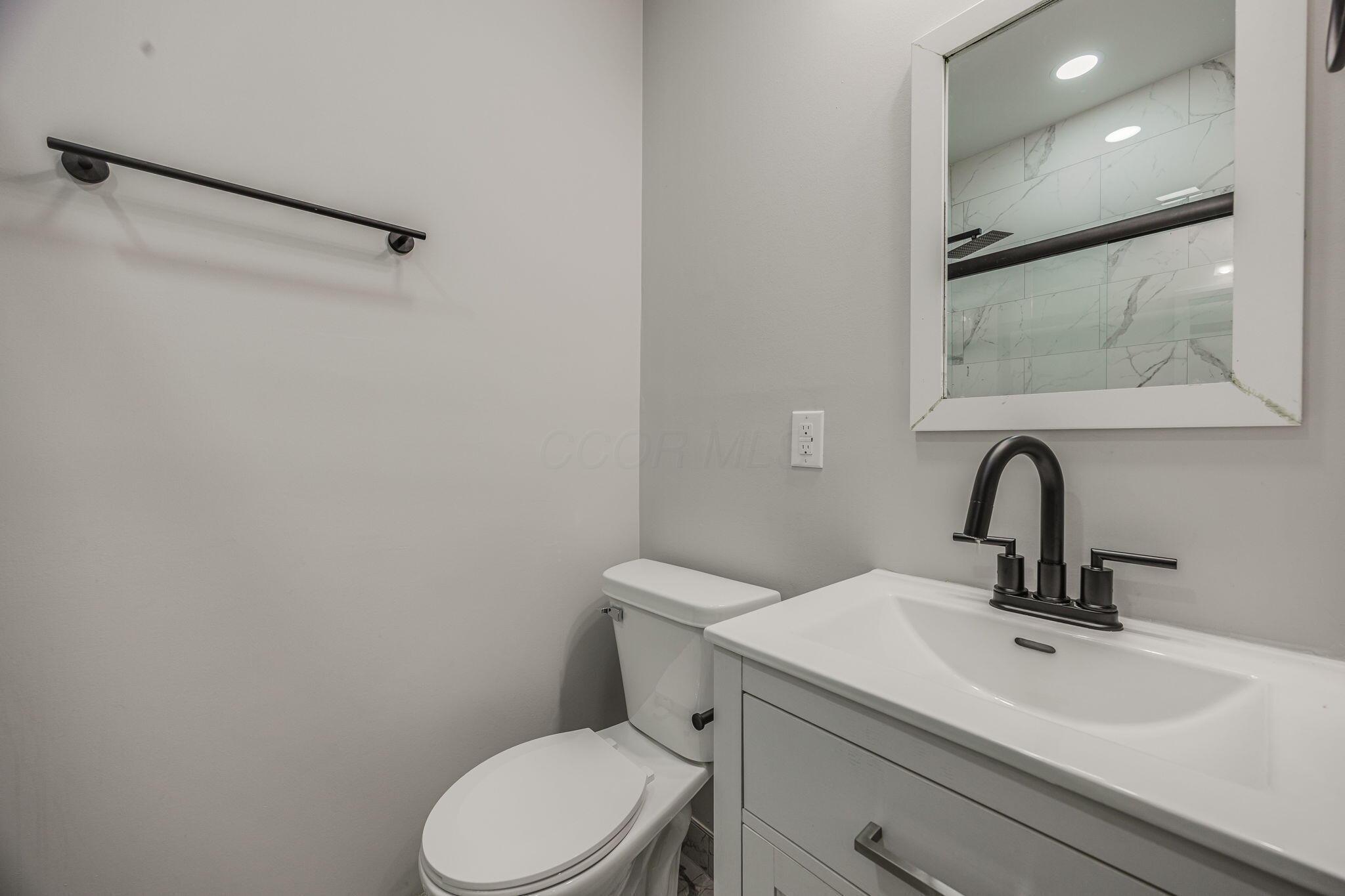 1122-1124 N High Street, 4