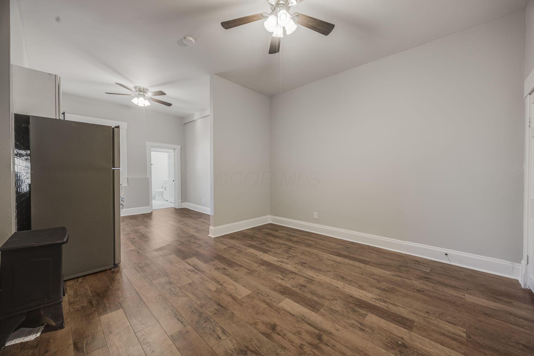 1122-1124 N High Street, 4