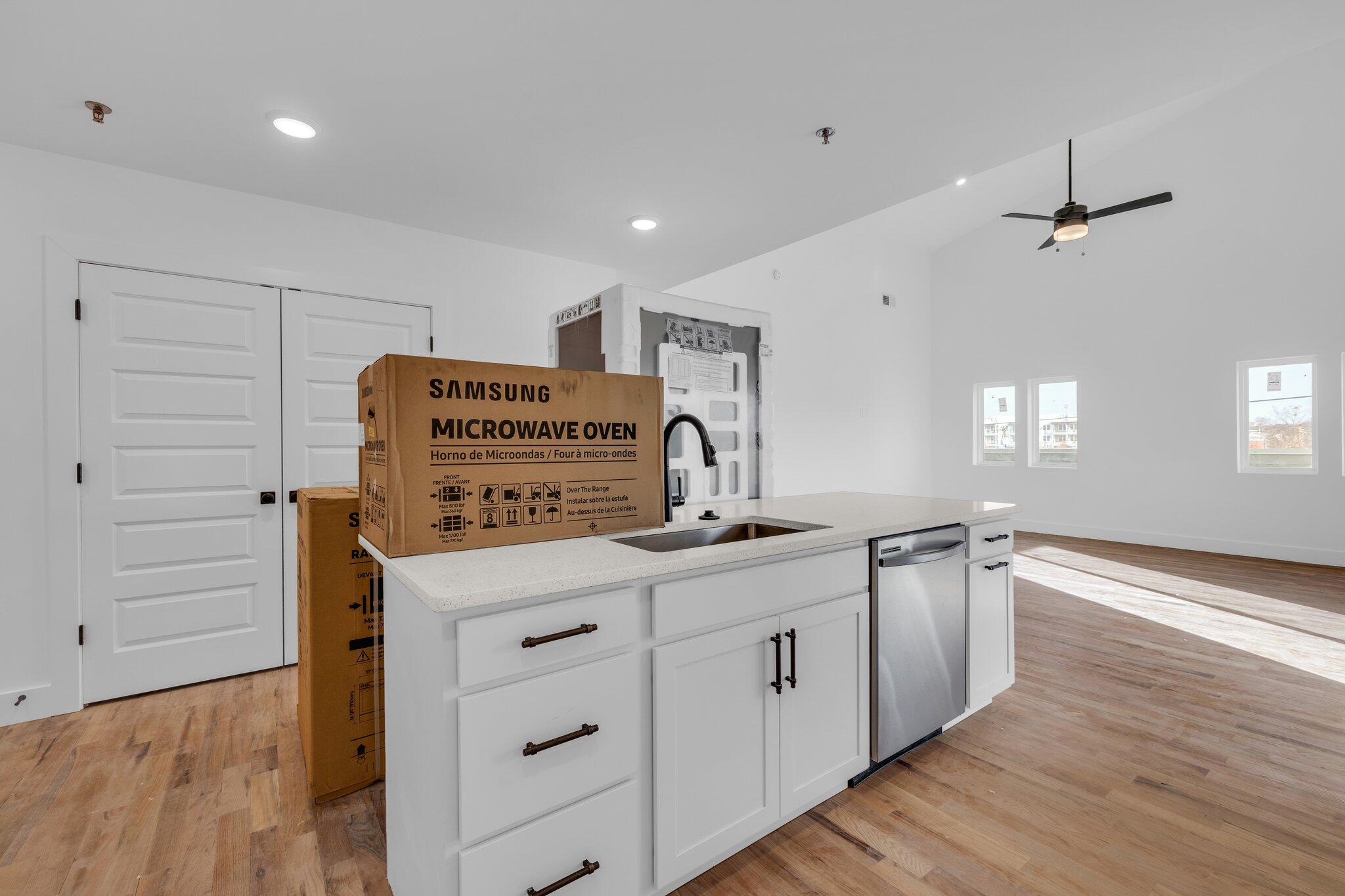 1511 Adams Street, 301