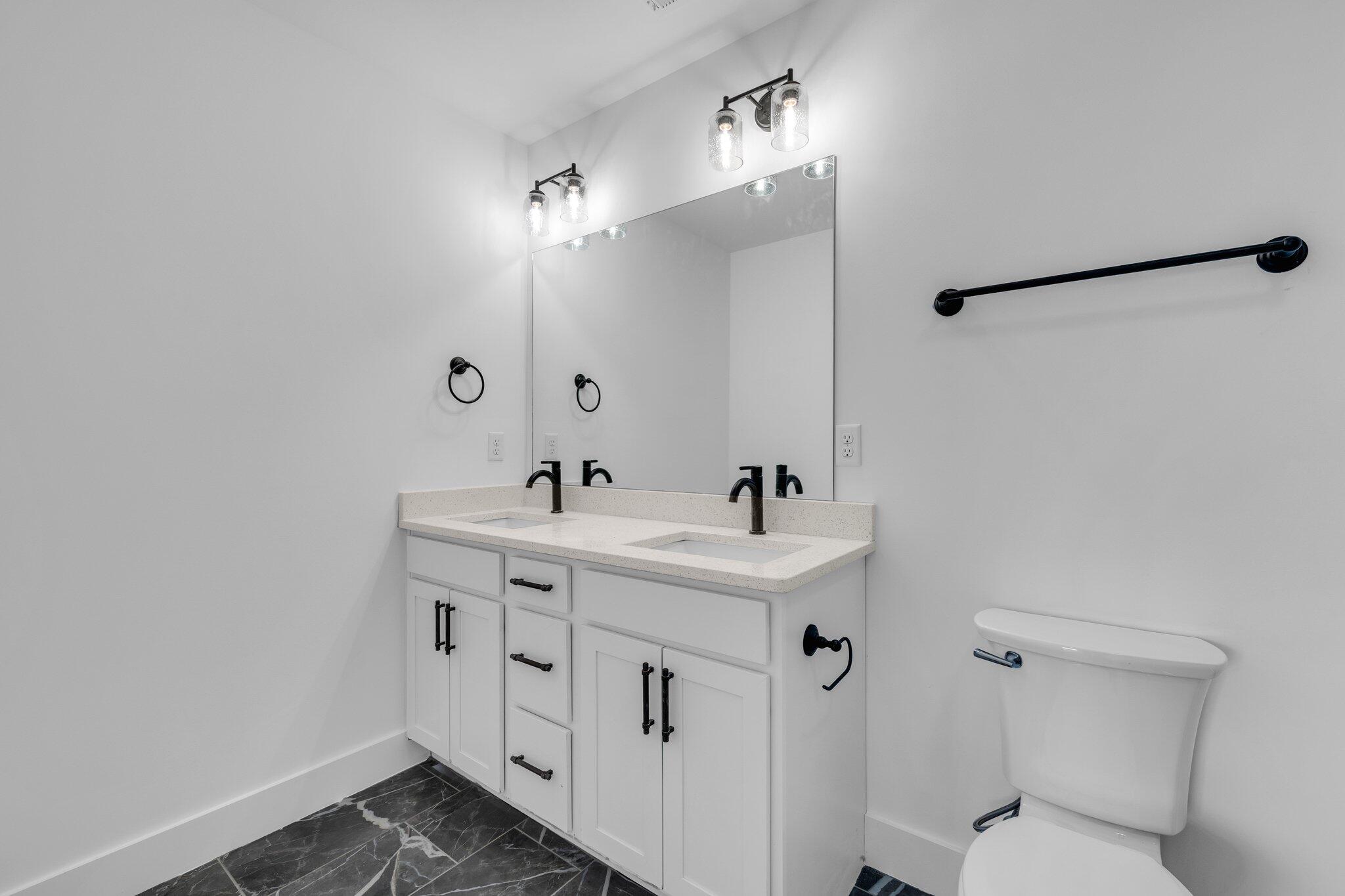 1511 Adams Street, 301