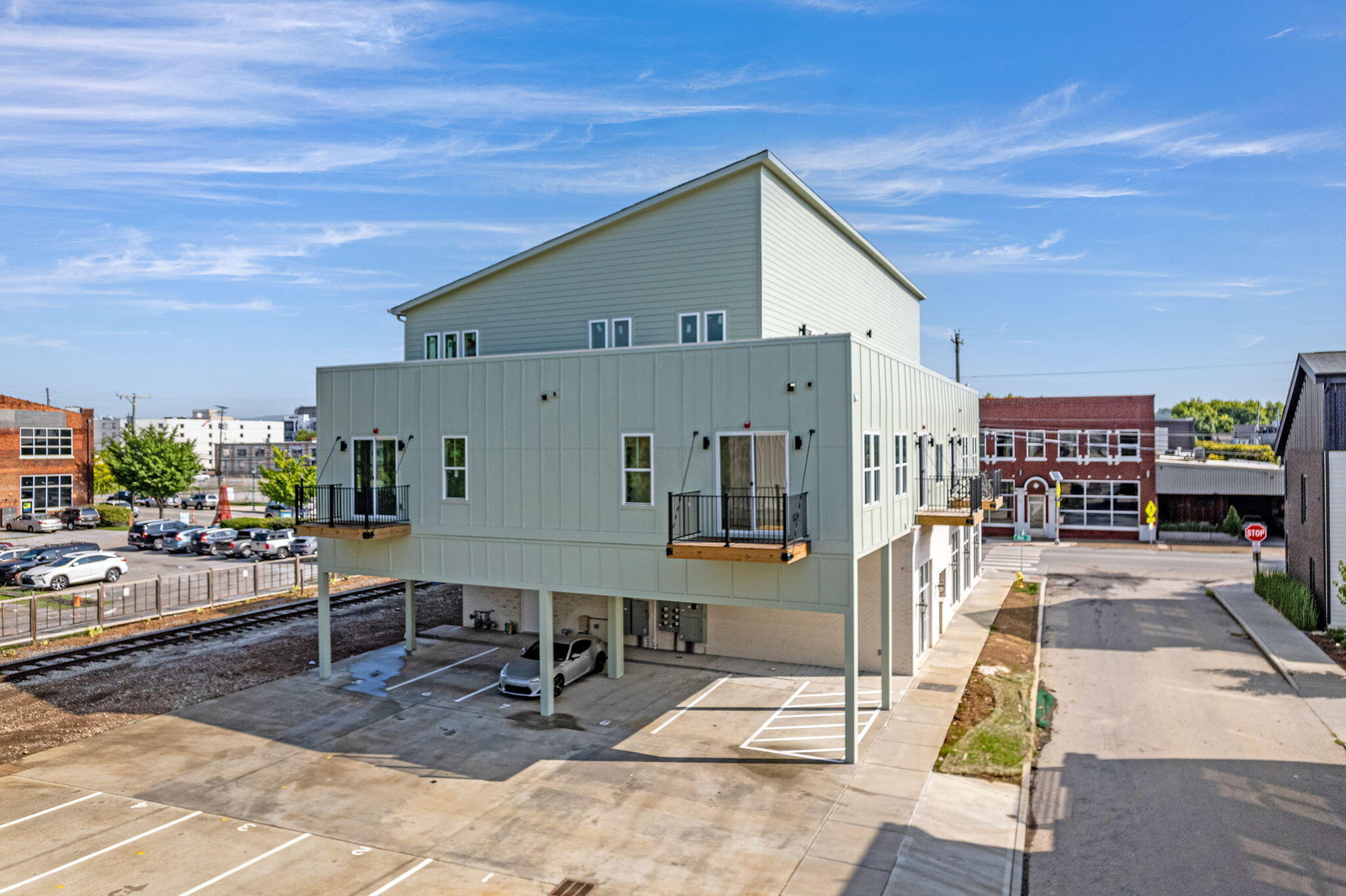1511 Adams Street, 301