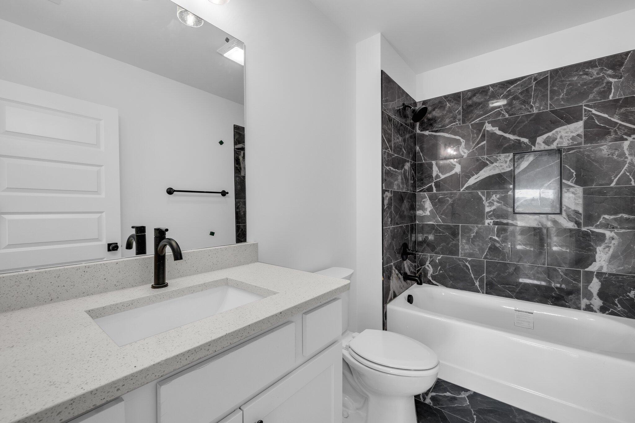1511 Adams Street, 301