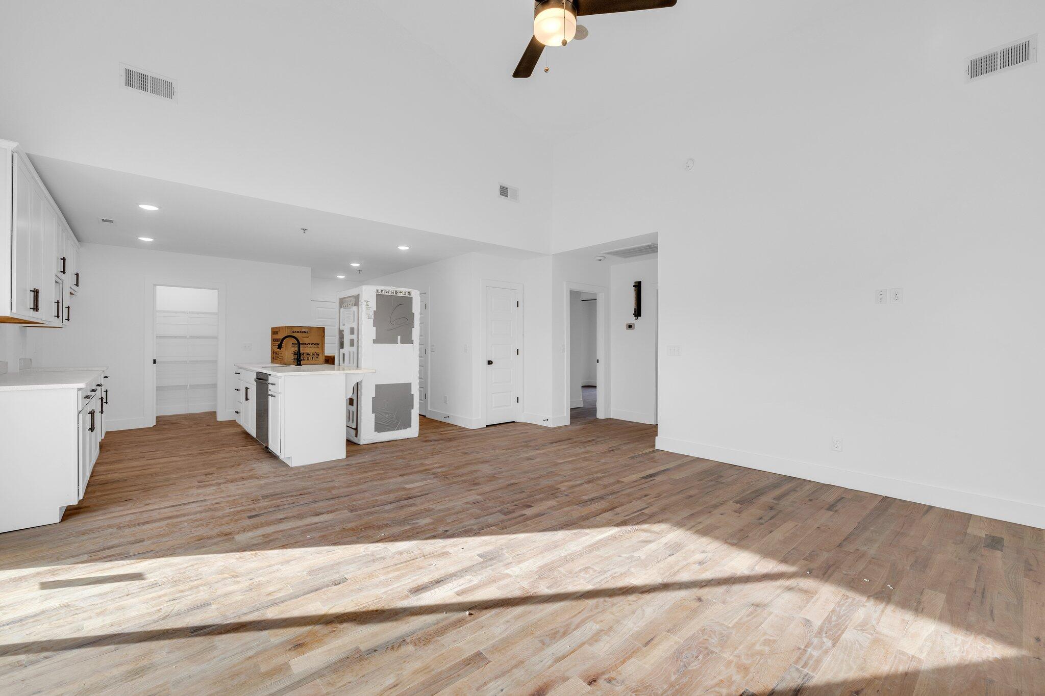 1511 Adams Street, 301