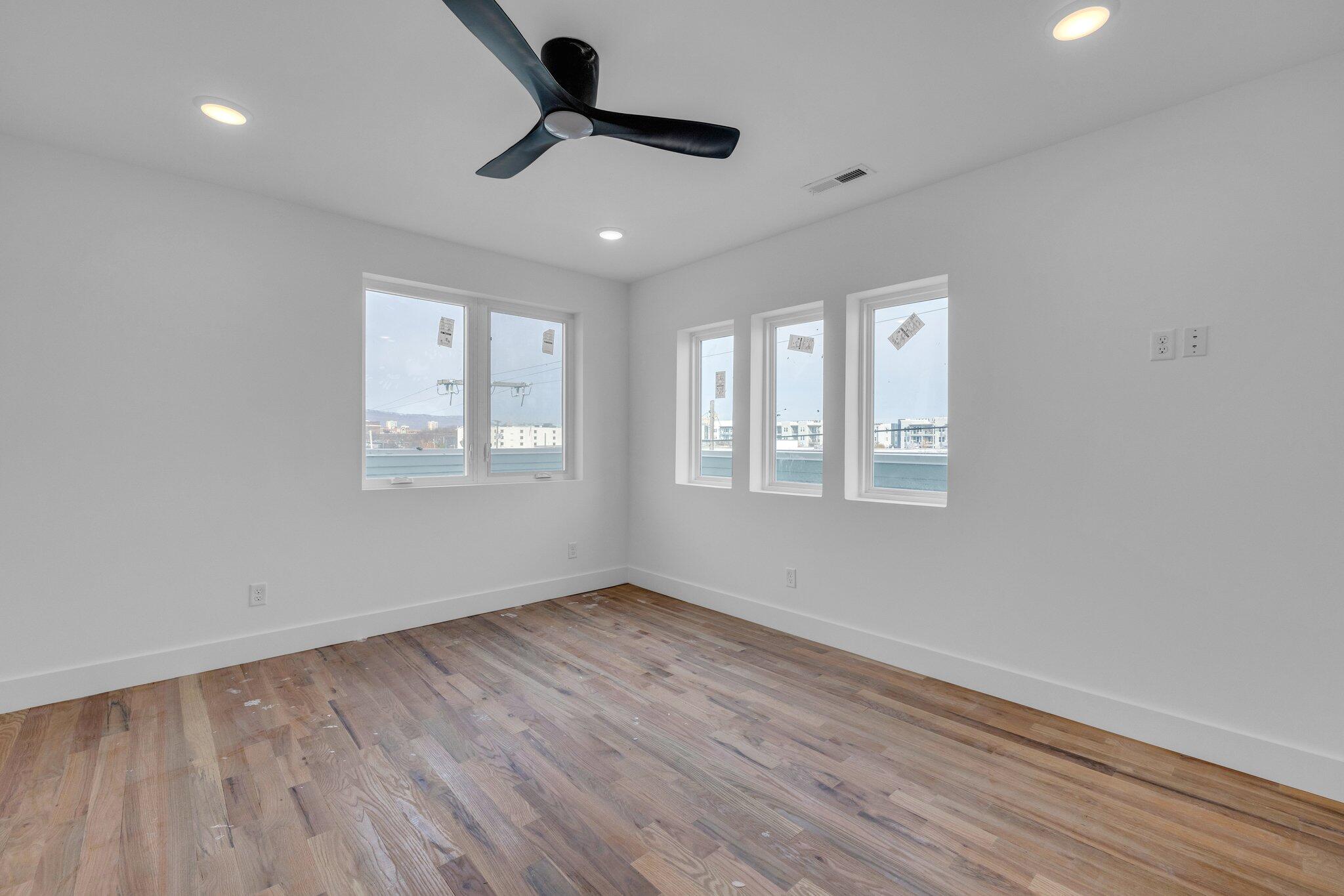 1511 Adams Street, 301