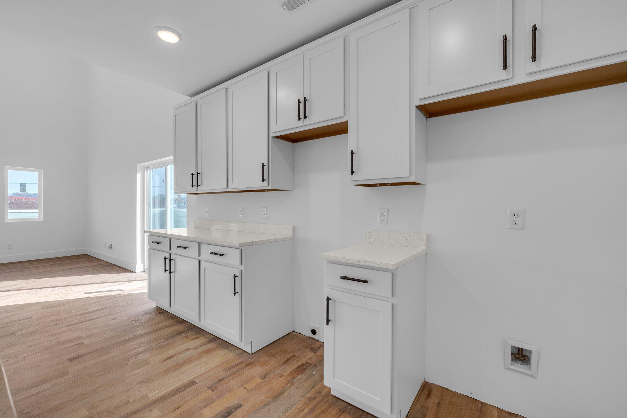 1511 Adams Street, 301