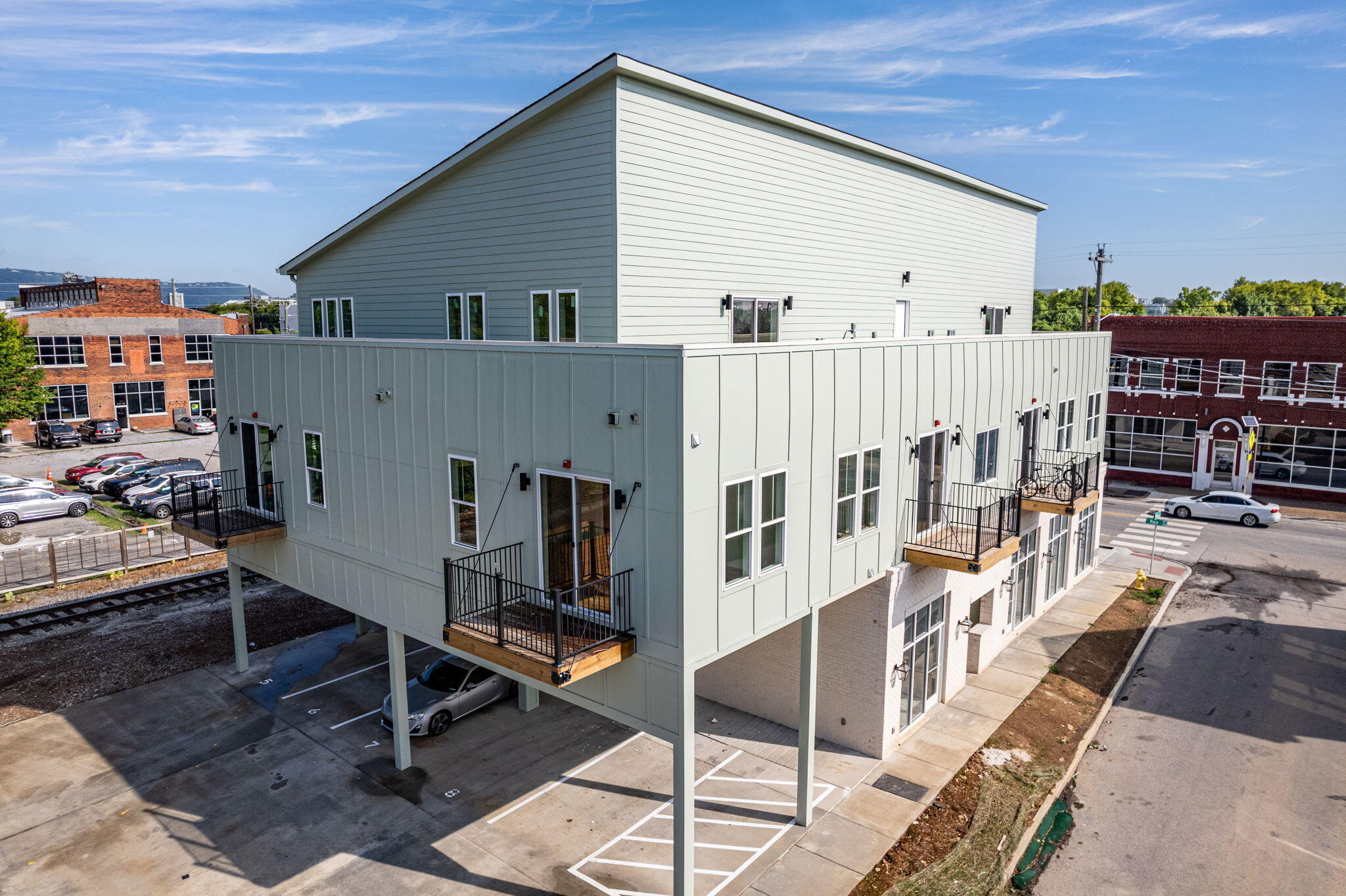 1511 Adams Street, 301