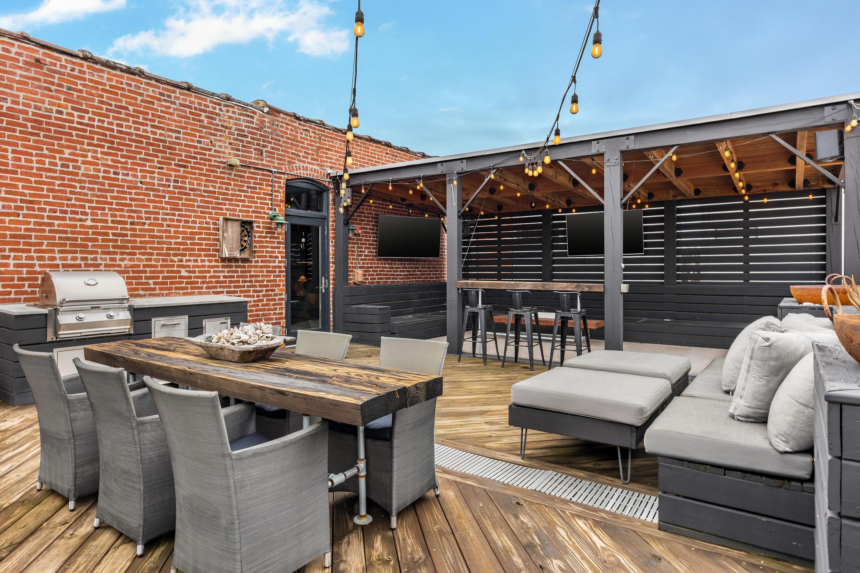 55 E Main Street, 304