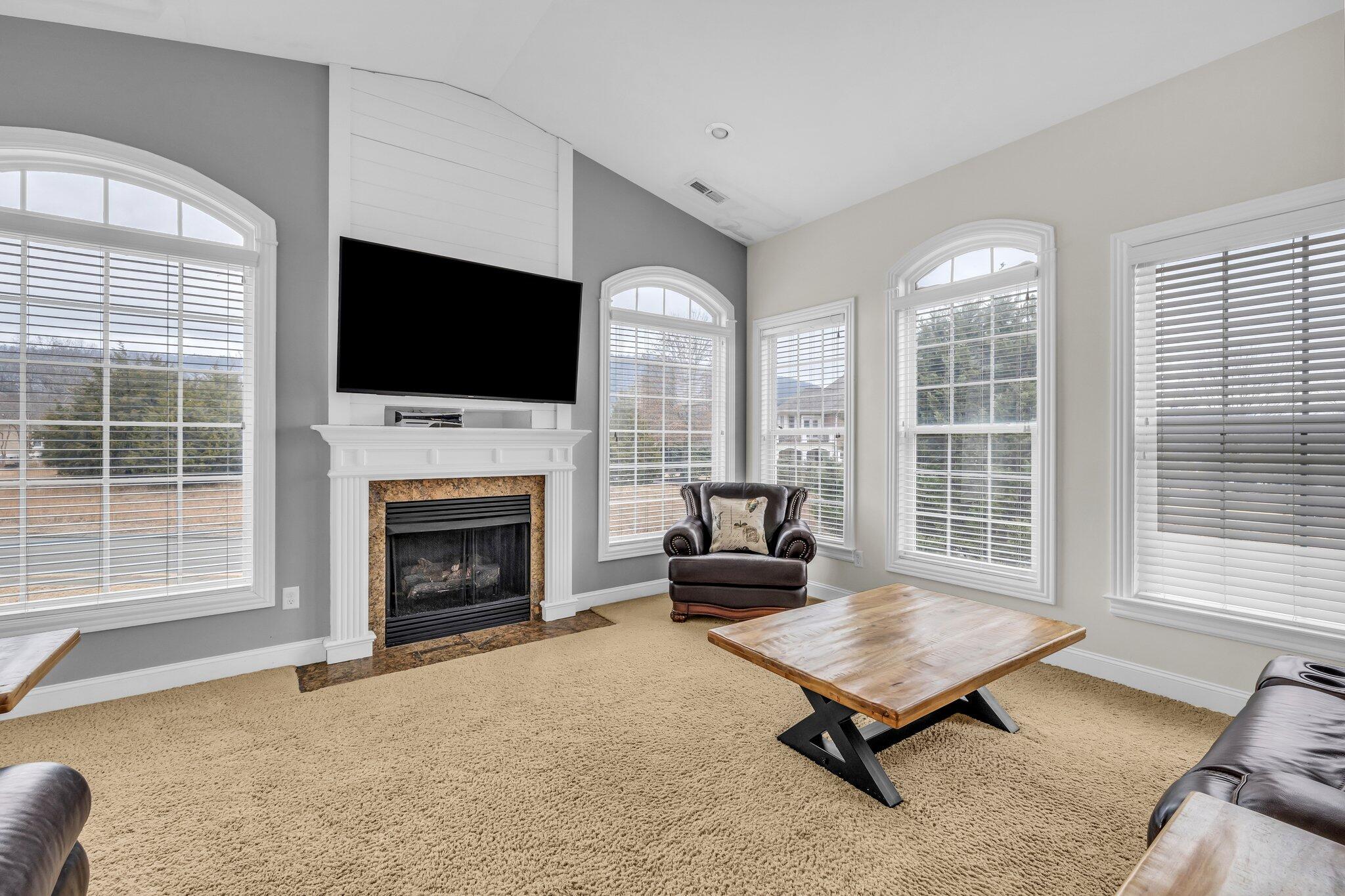 707 Renaissance Court