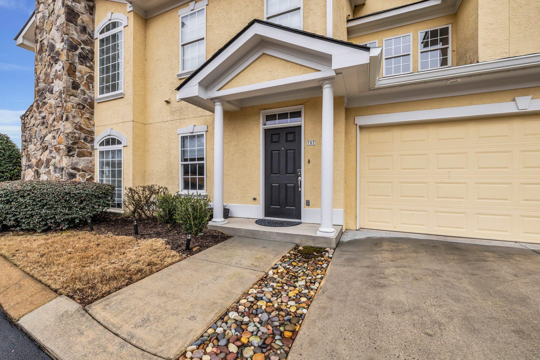 707 Renaissance Court