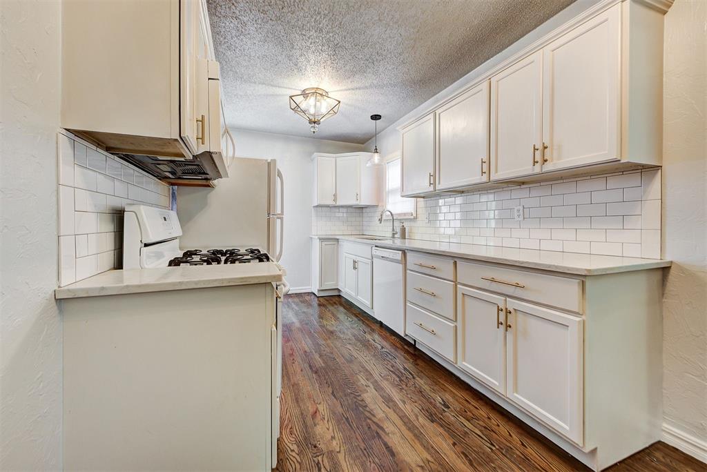 1124 Woodlawn Place