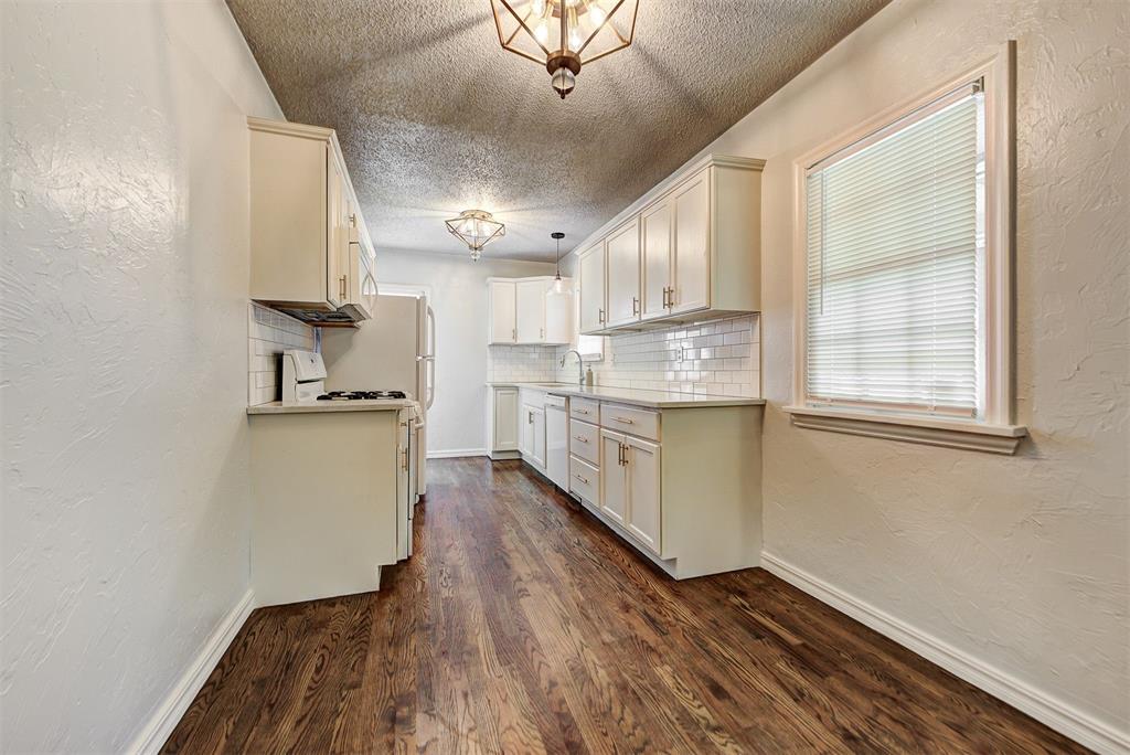 1124 Woodlawn Place