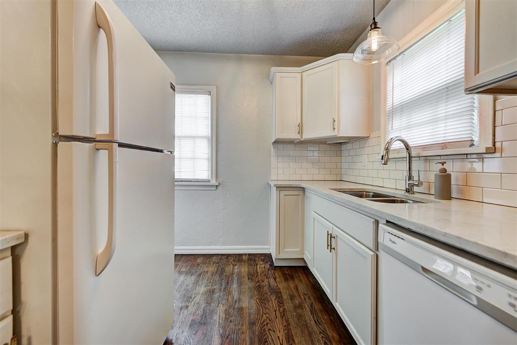 1124 Woodlawn Place