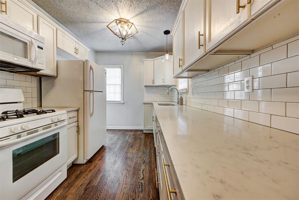 1124 Woodlawn Place