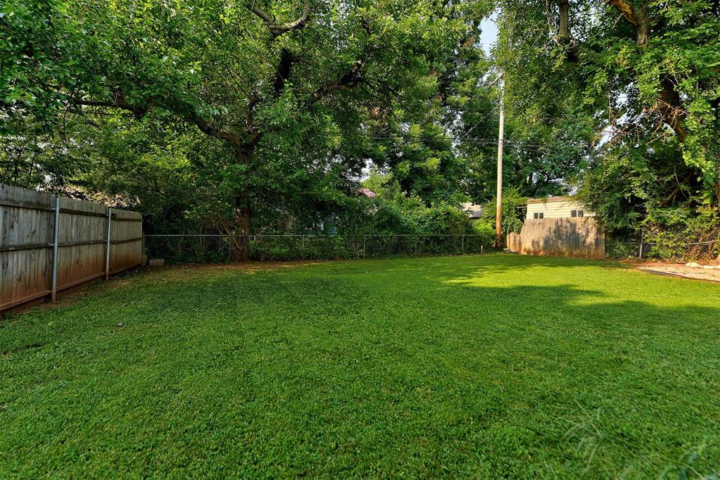 1124 Woodlawn Place