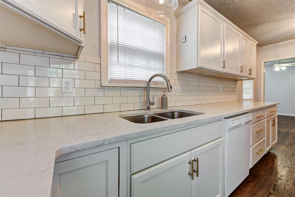 1124 Woodlawn Place