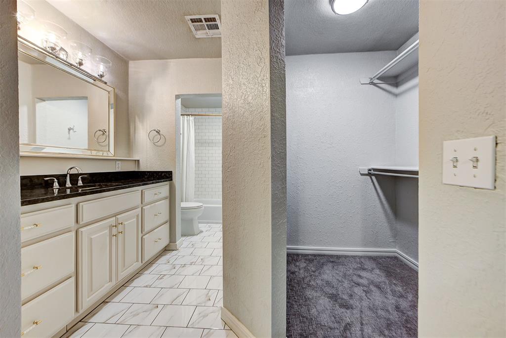 1124 Woodlawn Place