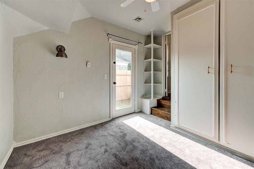 1124 Woodlawn Place