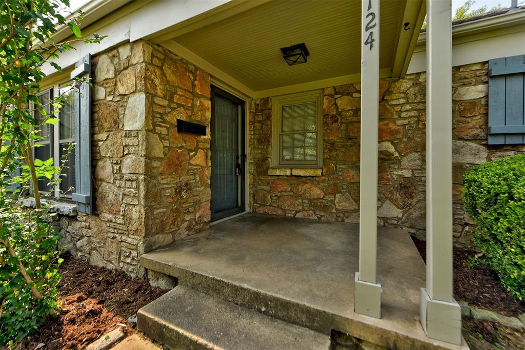1124 Woodlawn Place