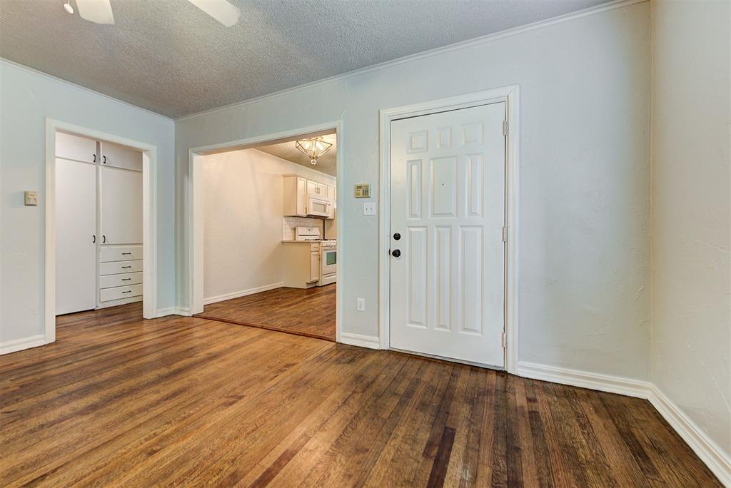 1124 Woodlawn Place