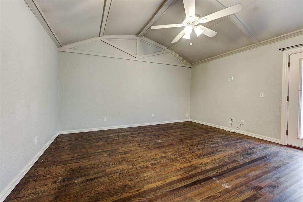 1124 Woodlawn Place