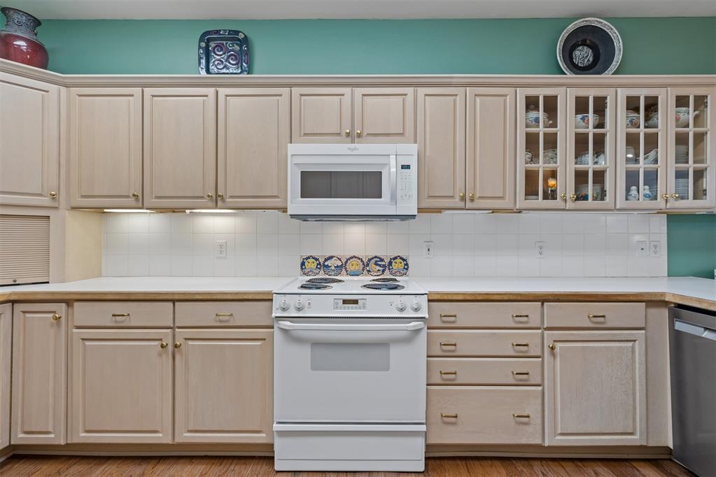 8618 N May Avenue Unit: 32B