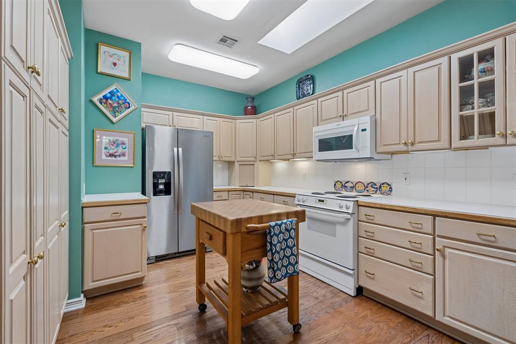8618 N May Avenue Unit: 32B
