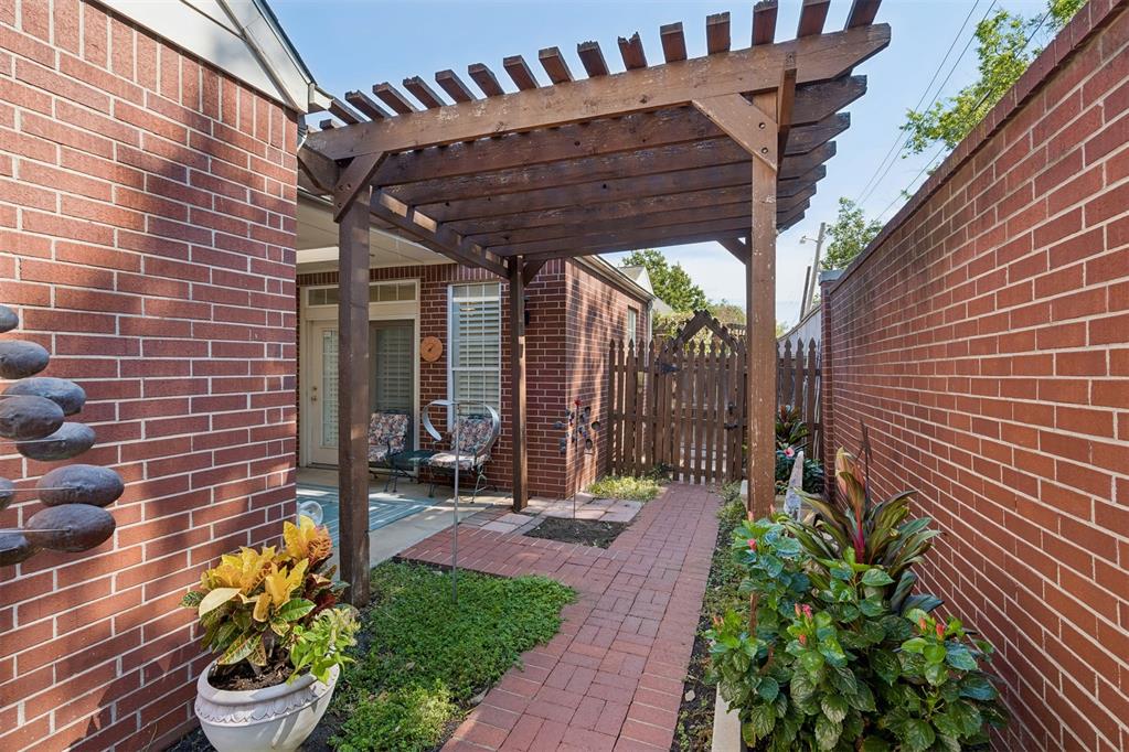 8618 N May Avenue Unit: 32B