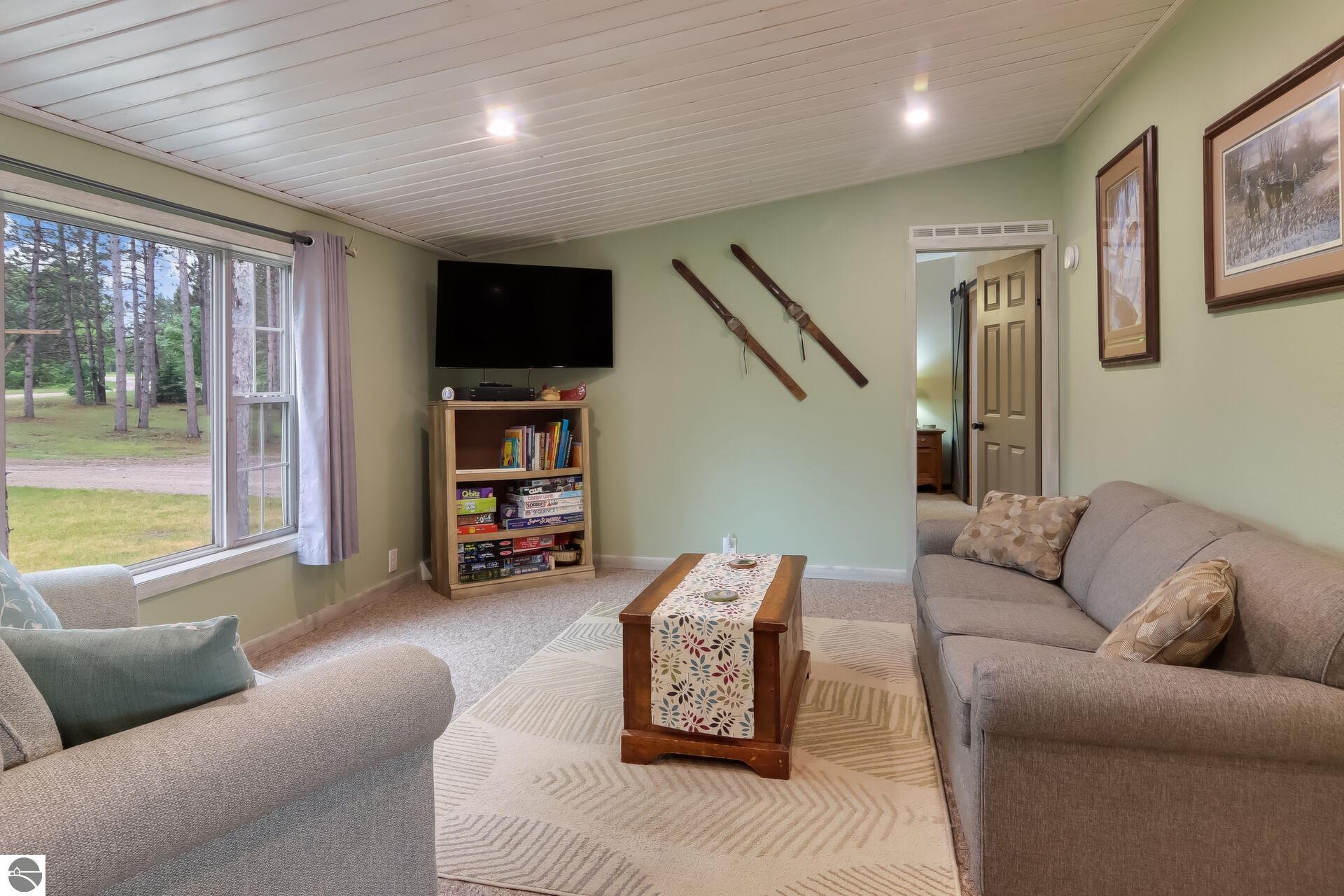 4126 Meadow Lane, Thompsonville