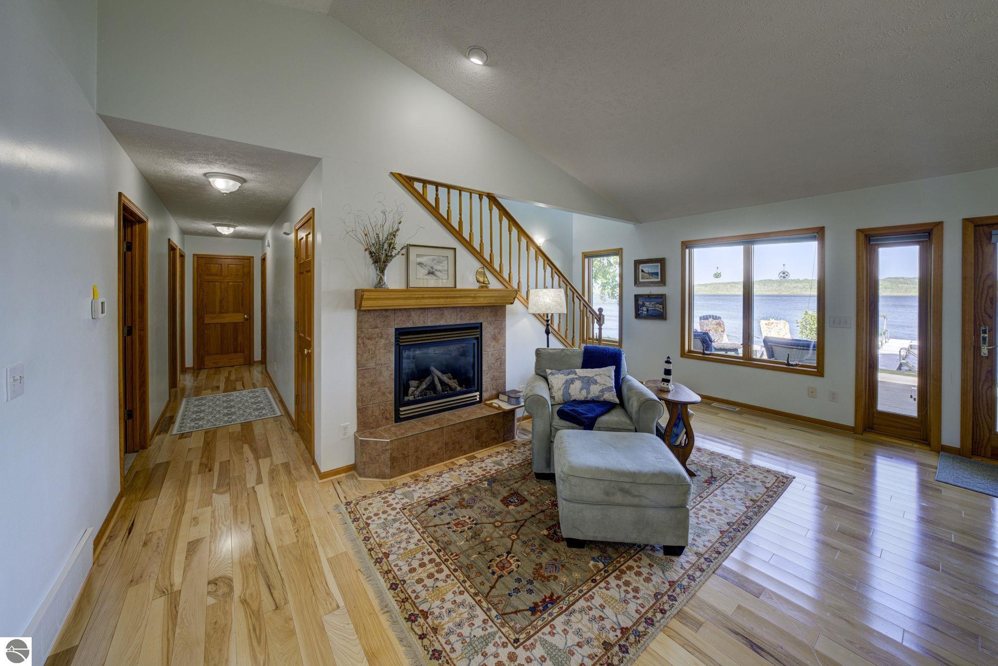 5093 S Camelot
