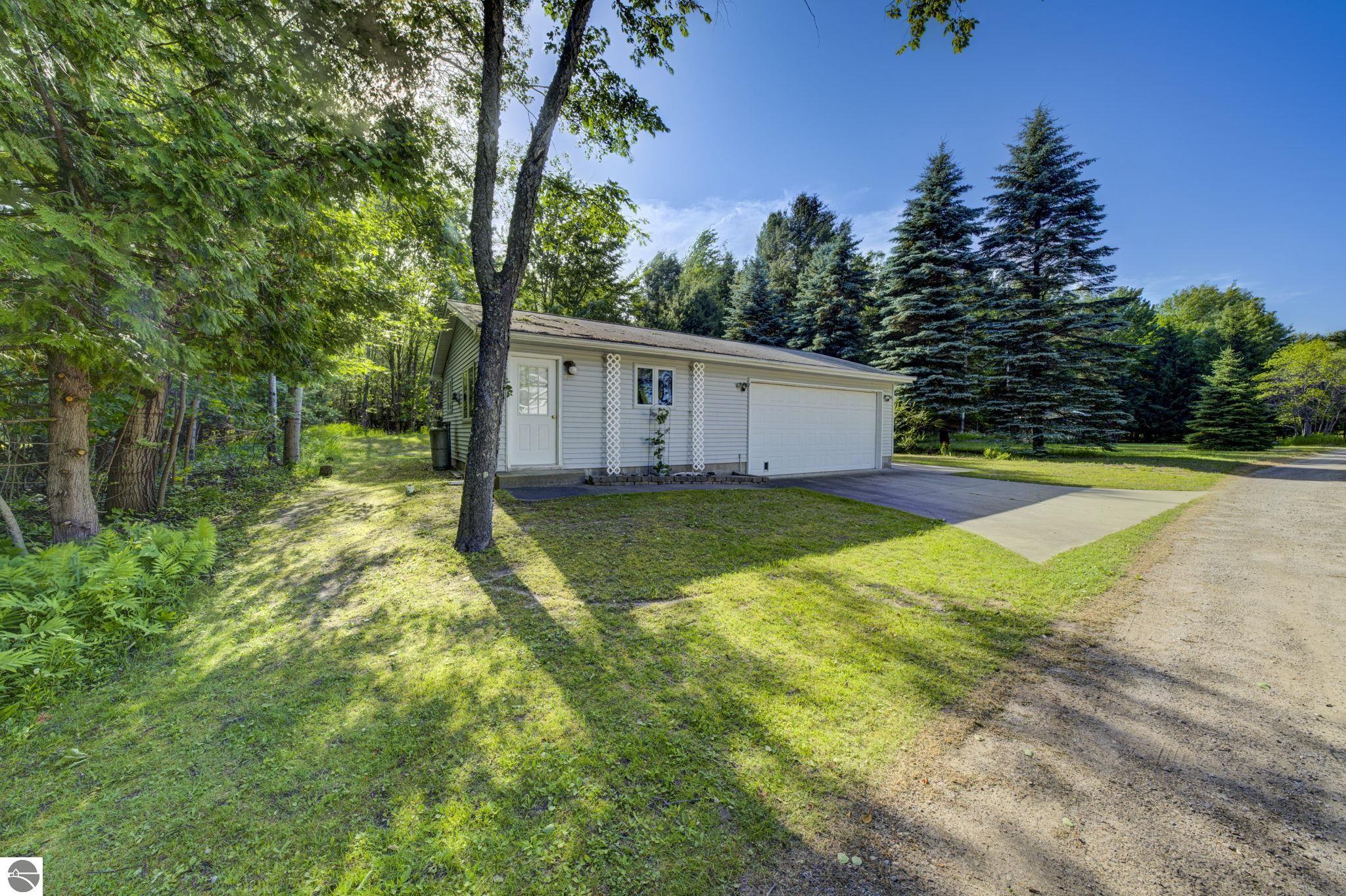 5093 S Camelot