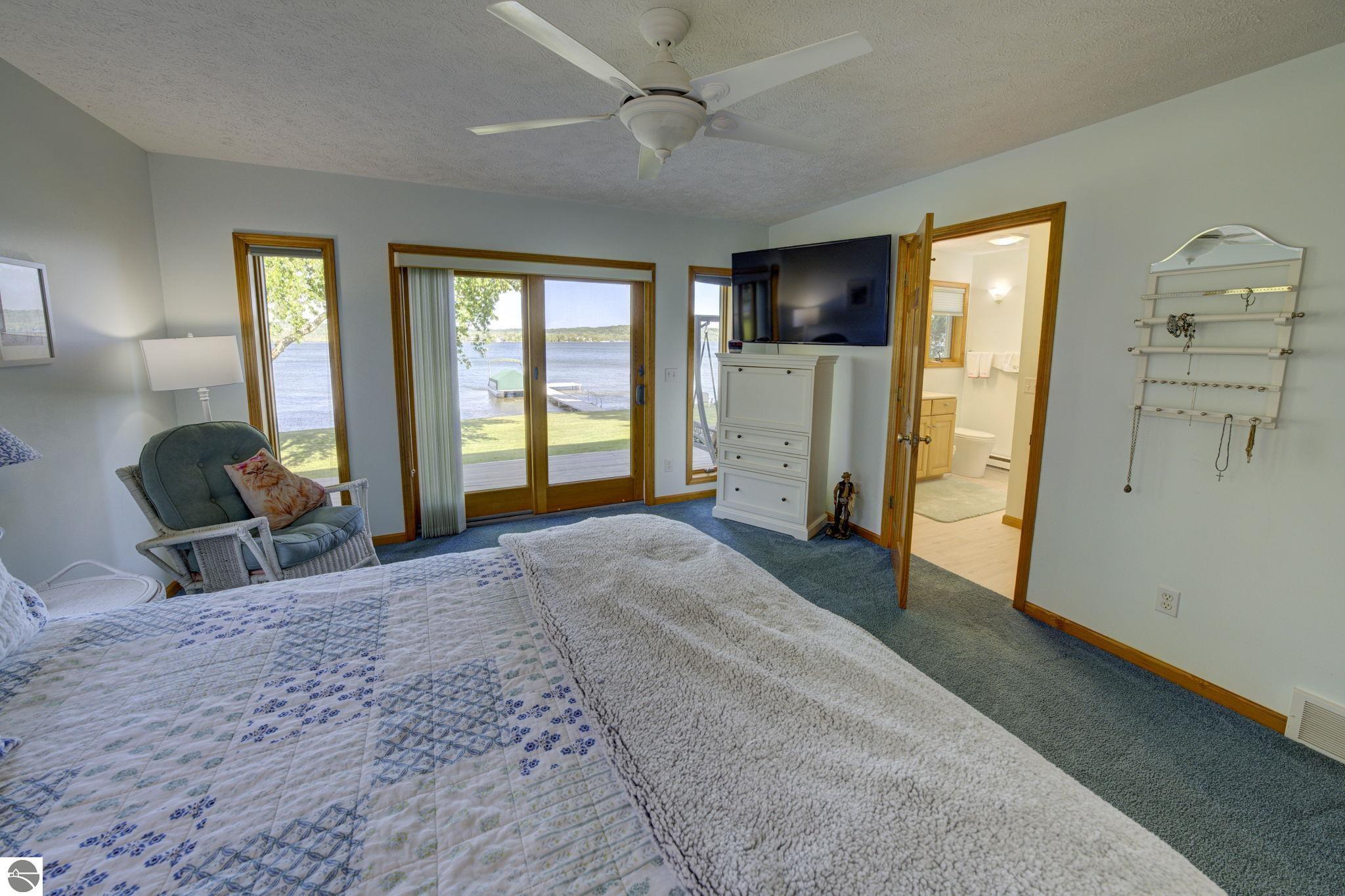 5093 S Camelot