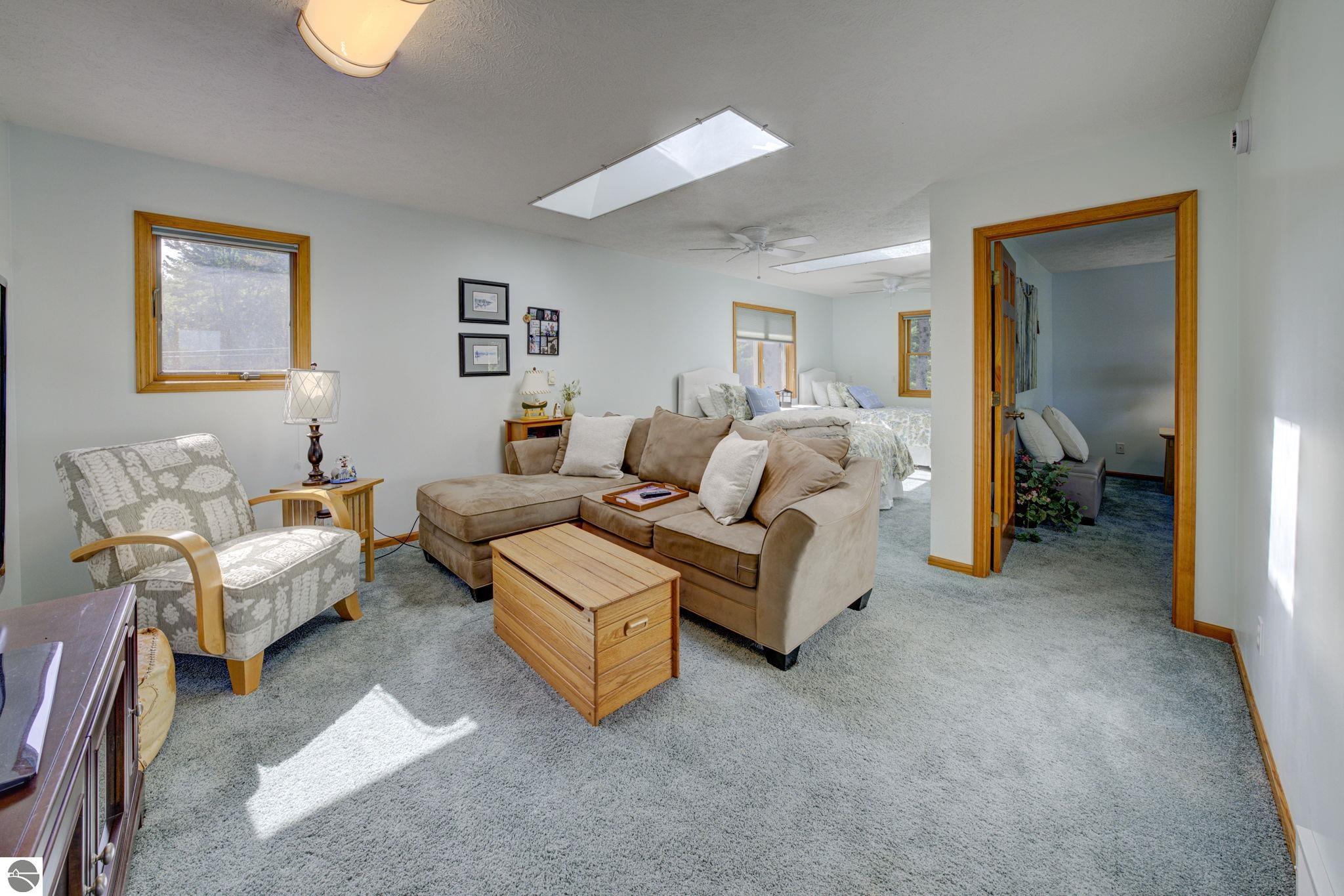 5093 S Camelot