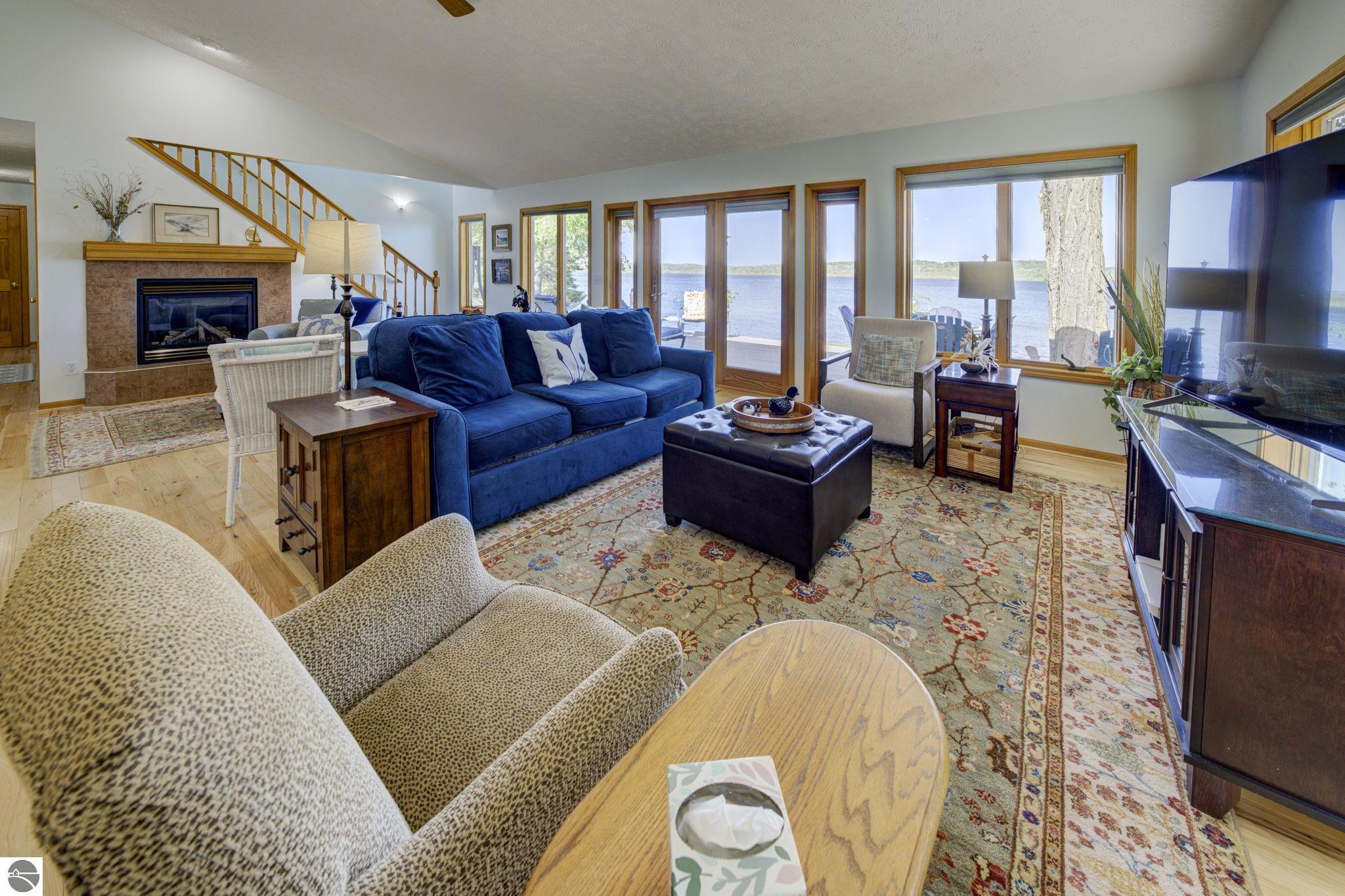 5093 S Camelot